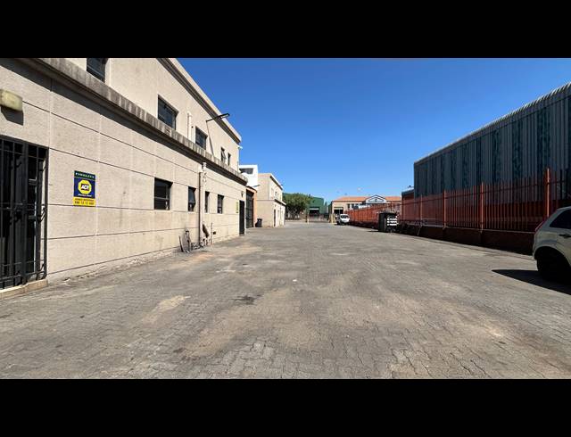 486M² WAREHOUSE TO LET IN SPARTAN